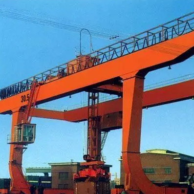 U型雙主梁門式起重機(jī)
